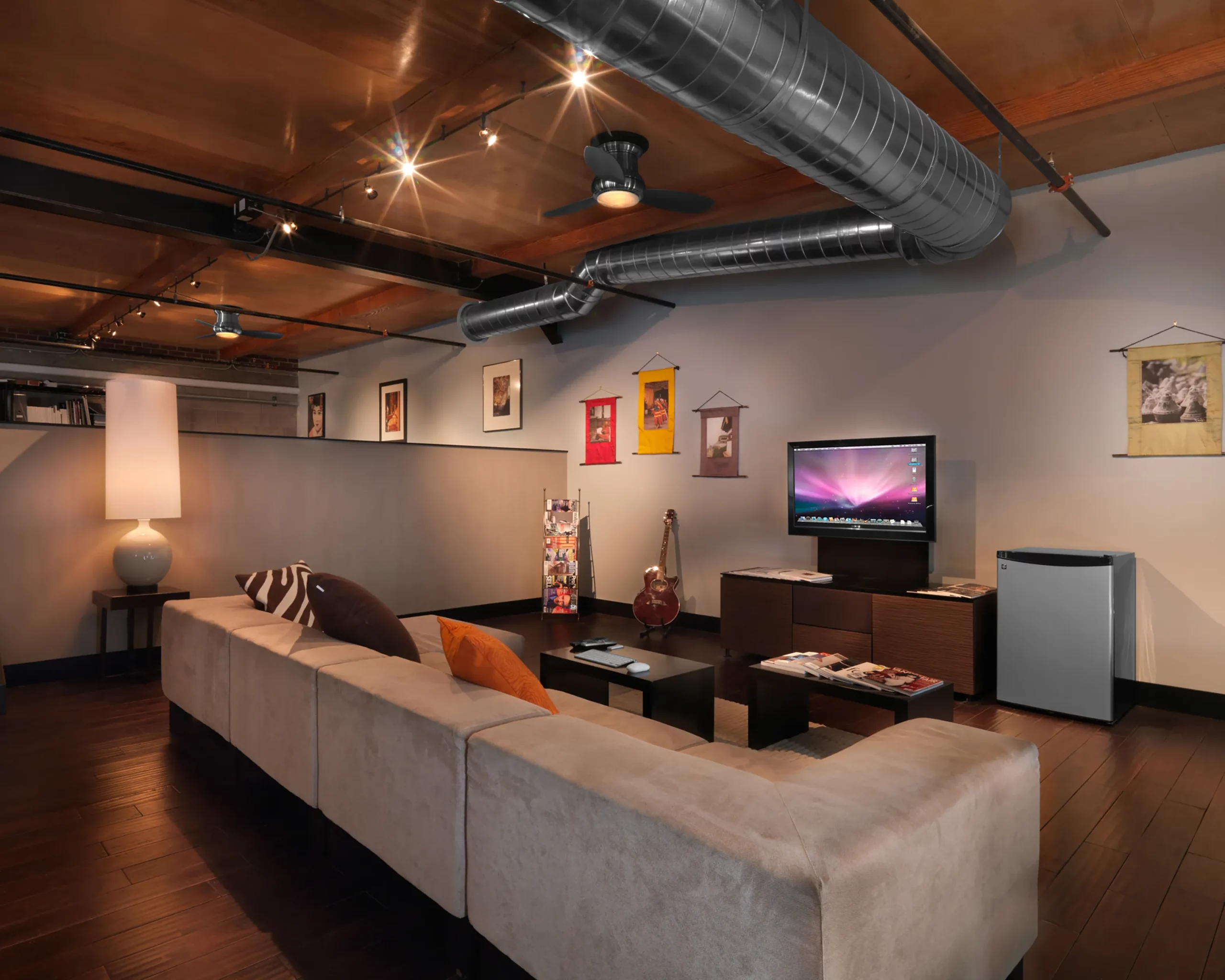 photospace studio lounge with monitor and tether station